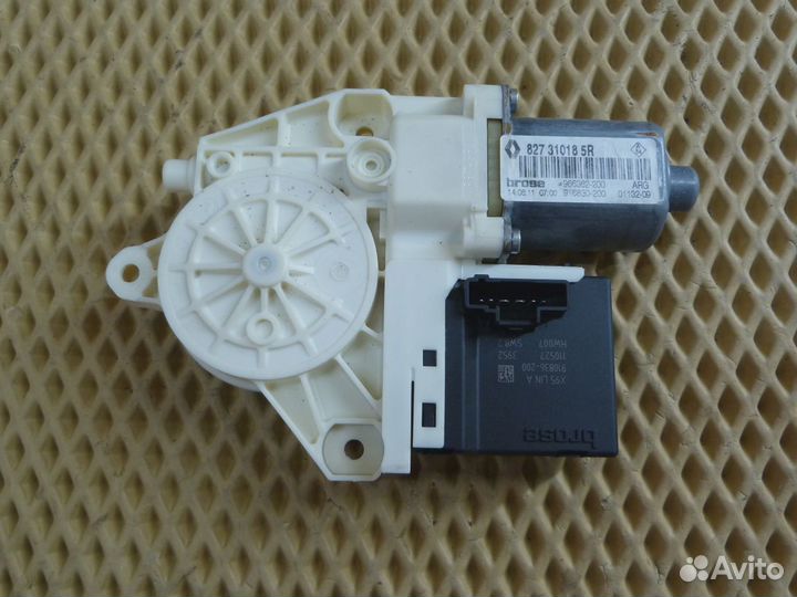 Моторчик стеклоподъемника задний левый Renault Megane III 2009-2016 (827310185R)
