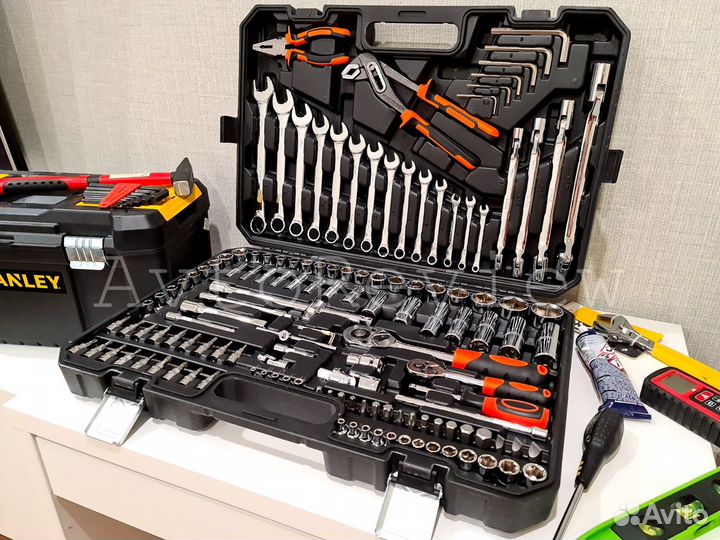 Набор инструментов авто-слесарный 137 предметов