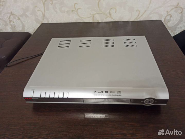DVD плеер akai DV-r4015vssk
