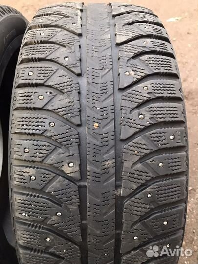 Bridgestone Ice Cruiser 7000 215/50 R17