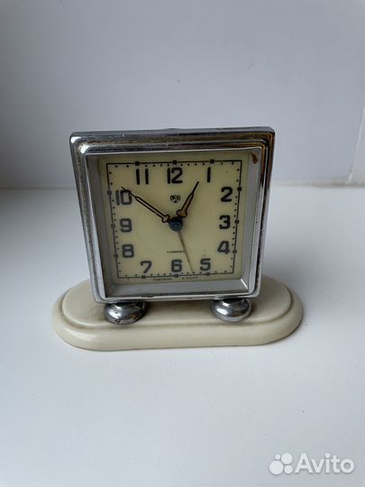 Часы-будильник СССР