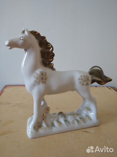 Фарфор,олень,лось,конь,олениха с олененком