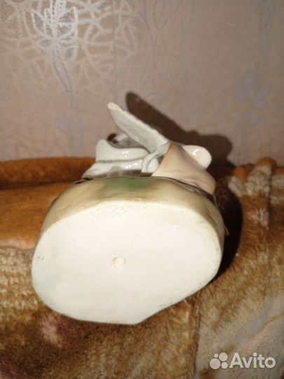 Фарфоровая статуэтка Сысерть, Птичница