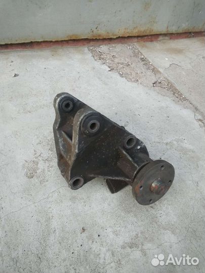 Кронштейн генератора Volvo 240 740 760 2.4D, VW LT