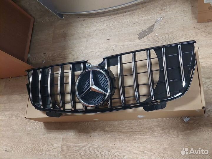 Решетка радиатора Mercedes GL X164 до рестайлинг