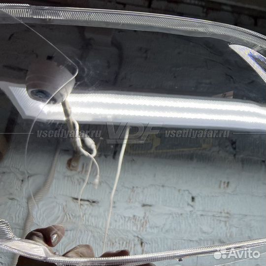 Уцененное стекло для фары Toyota Avensis T25 (2006
