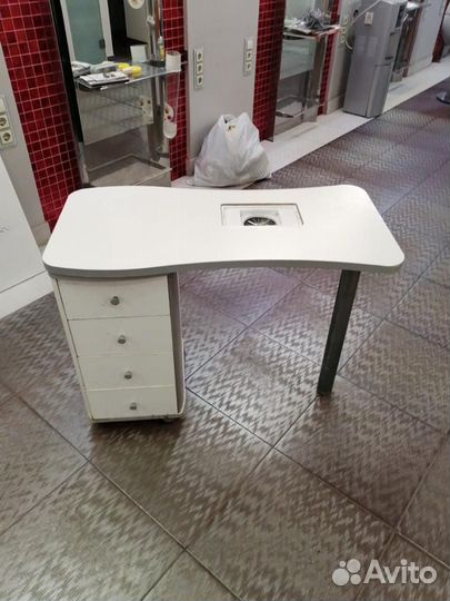 Маникюрный стол с вытяжкой бу