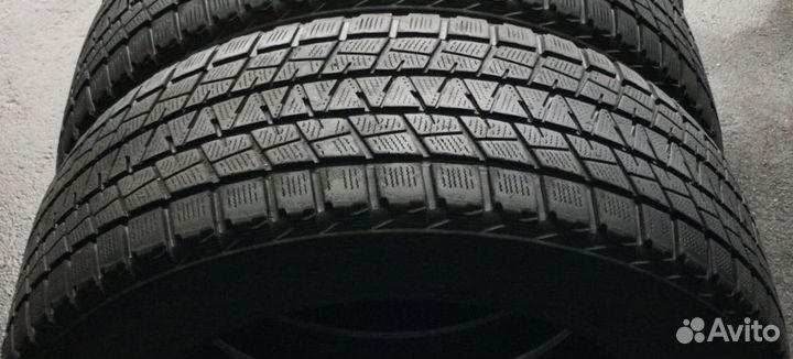 Bridgestone Blizzak DM-V1 235/60 R17