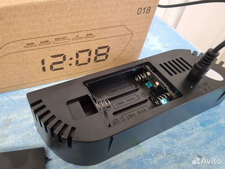 Часы электронные настольные, будил., Терм, новые