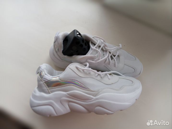 Кроссовки спортивные новые 37