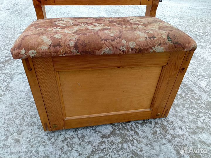 Кухонная деревянная скамья с ящиком