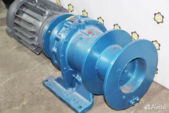Двигатель с редуктором подъема скипа смесителя