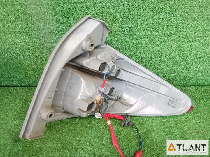 Фонарь задний левый toyota ractis