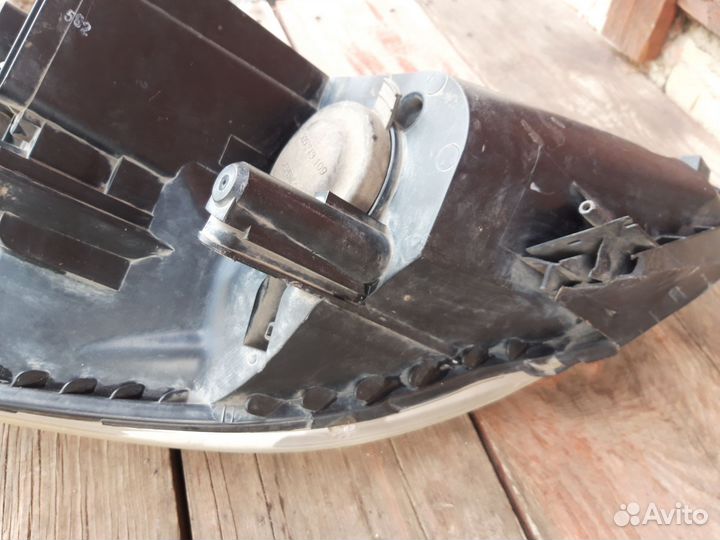 Фары на Опель Зафиру В,2008г