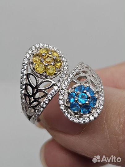 Серебряное кольцо с сапфирами и апатитами
