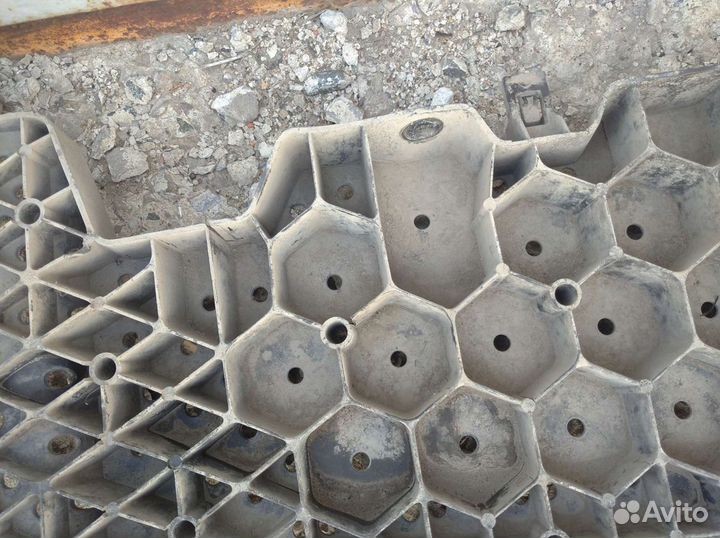 Защита переднего бампера Nissan Serena C26