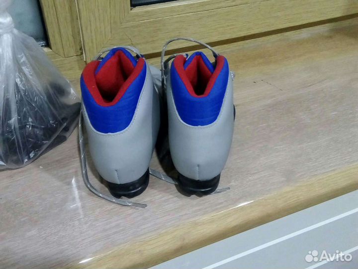 Лыжные ботинки 34 размер+ крепления