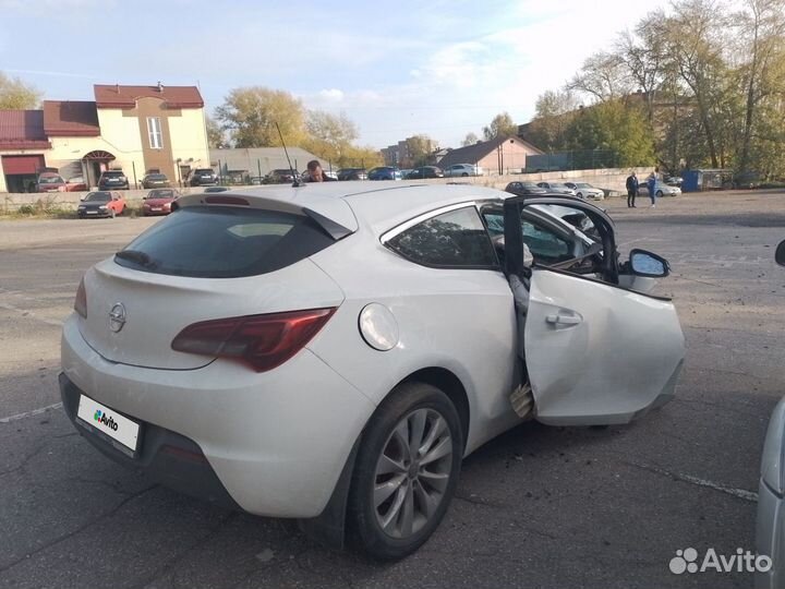 Opel Astra GTC 1.4 AT, 2013, битый, 180 000 км