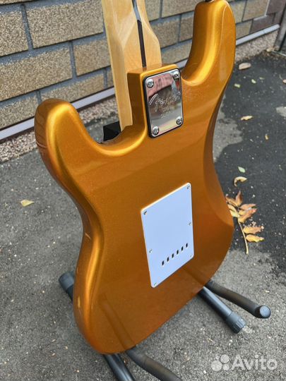 Гитара Fender stratocaster Gold (новая )