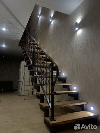 Лестницы на металлическом каркасе, перила