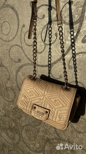 Бежевая маленькая женская сумка Guess