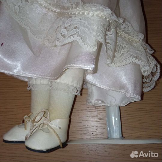 Кукла фарфоровая. Невеста. 42 см