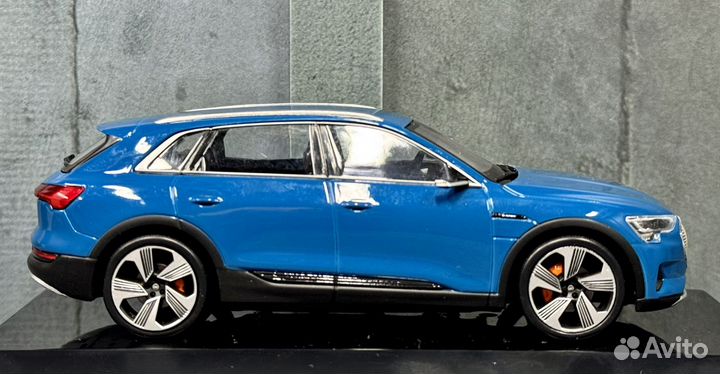 Модель Audi E-tron Antigua Blue Spark 1:43