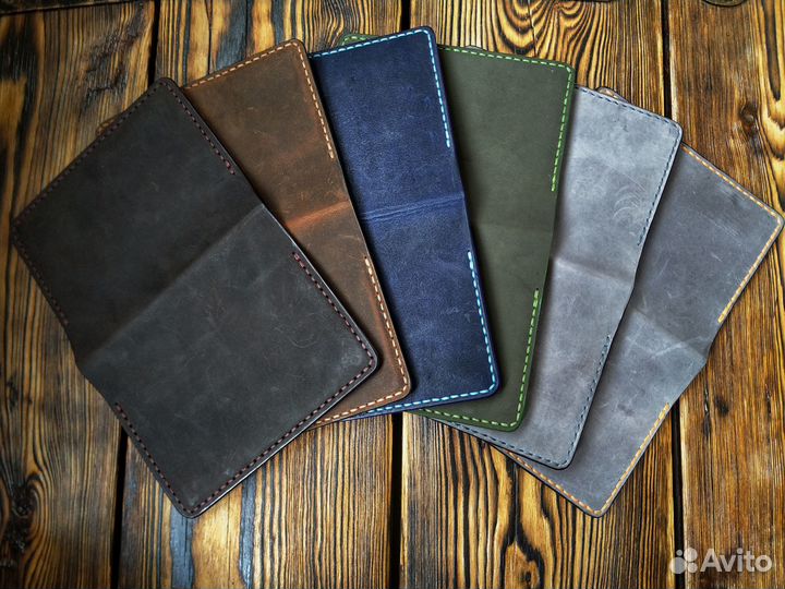 Кожаная обложка на паспорт ручной работы