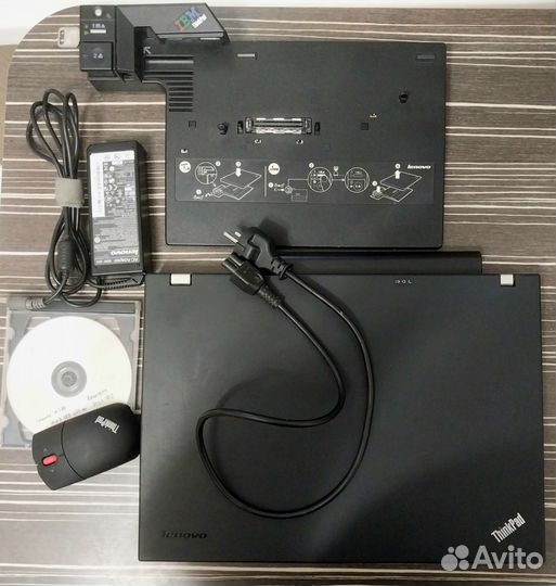 Lenovo Thinkpad W500 с док станцией и мышкой