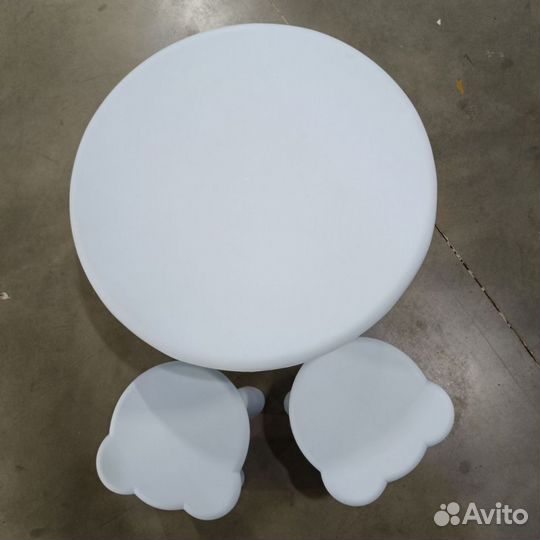 Стол и стулья детские