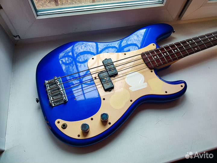 Бас гитара Squier P-bass