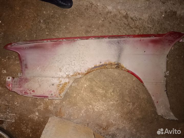 Крыло переднее правое
