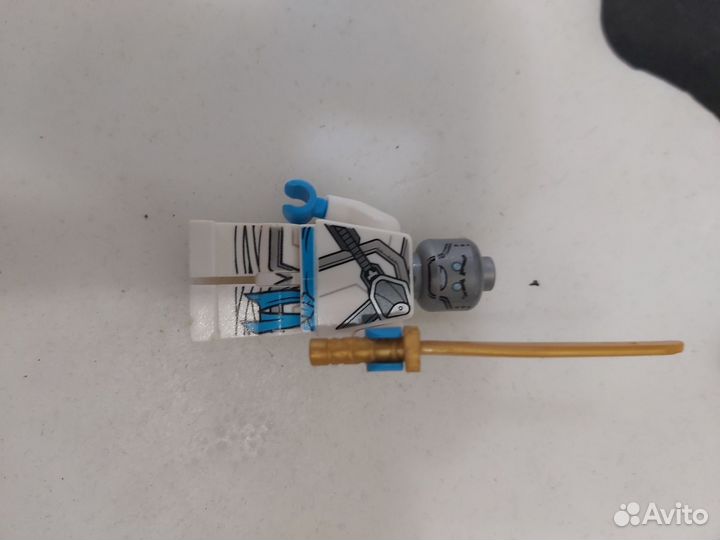 Лего фигурка зейна.робот