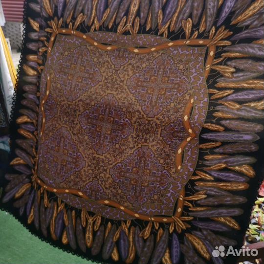 Большой красивый платок