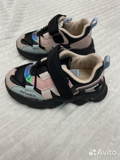 Кроссовки для девочки