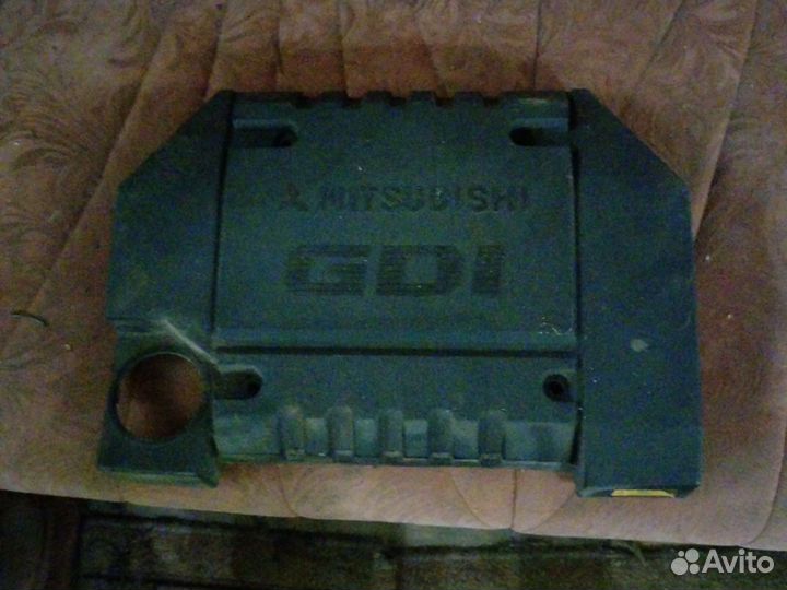 Пластиковая крышка двигателя mitsubishi dingo
