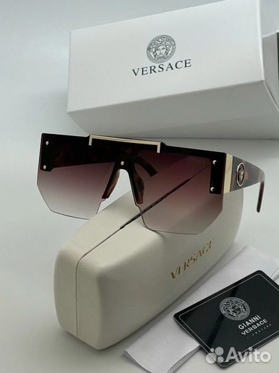 Солнцезащитные очки versace