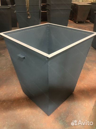 Мусорный бак из металла Арт з11630