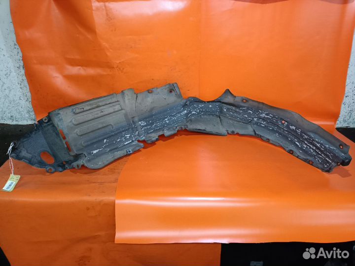 Подкрылок Toyota Voxy AZR60G (Переднее Правое)