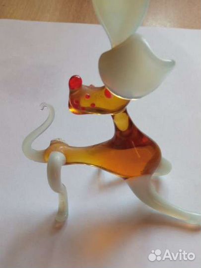 Стеклянные статуэтки