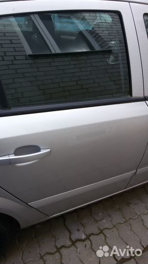 Опель Астра H дверь