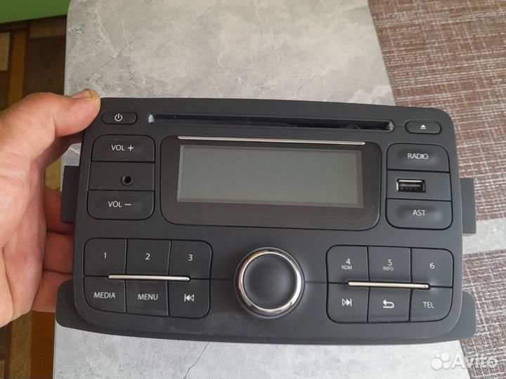 Магнитола штатная Рено Дастер