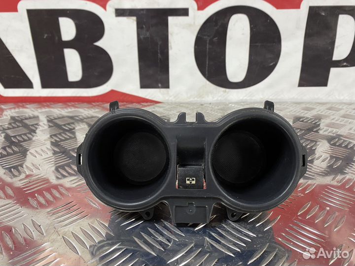 Подстаканник Peugeot 3008