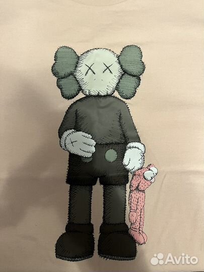 Футболка uniqlo kaws