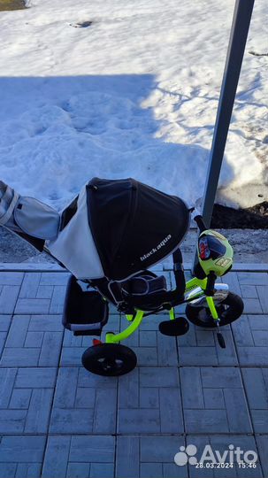 Детский трехколесный велосипед с ручкой