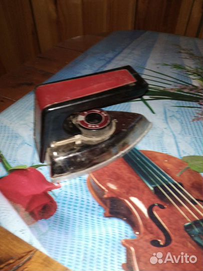 Старый дорожный утюг