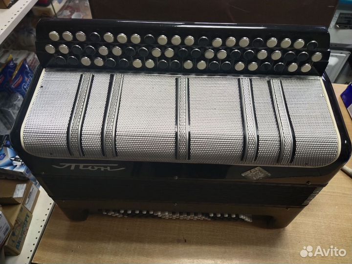 Баян Тон