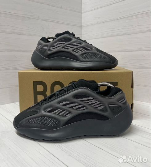 Кроссовки Adidas Yeezy boost 700 V2