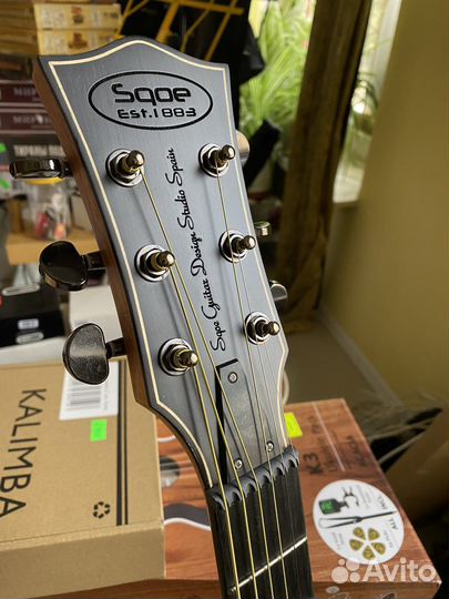 Акустическая гитара