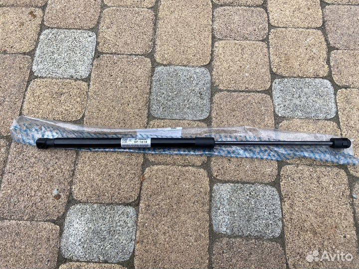 Амортизатор капота Volvo XC90